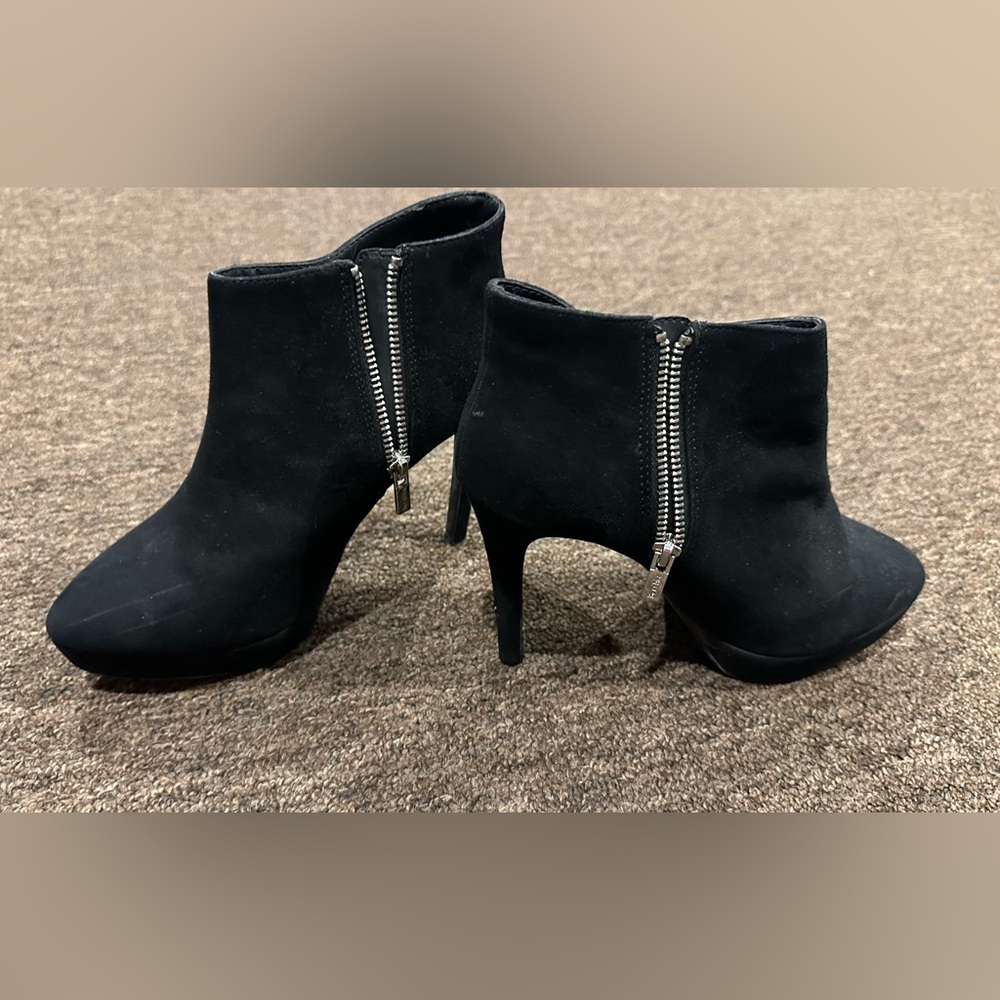 Like NEW! Bershka Womens Ankle Boots Booties 7.5 Eu 38 heeled zip shoes